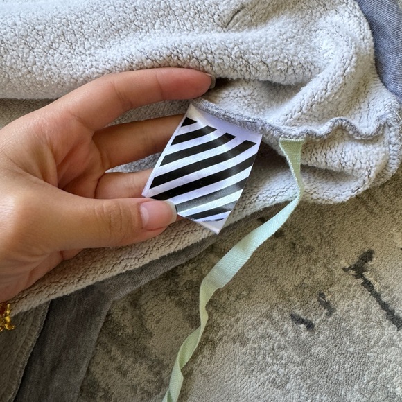 2017 Off-White x Barneys New York Hoodie M - Picture 9 of 11